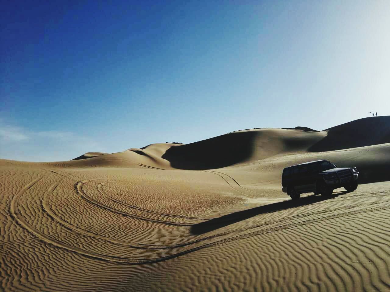 clear sky, sand, desert, sand dune, copy space, landscape, tranquility, blue, arid climate, tranquil scene, sunlight, travel, nature, scenics, day, sky, beach, travel destinations, outdoors, no people