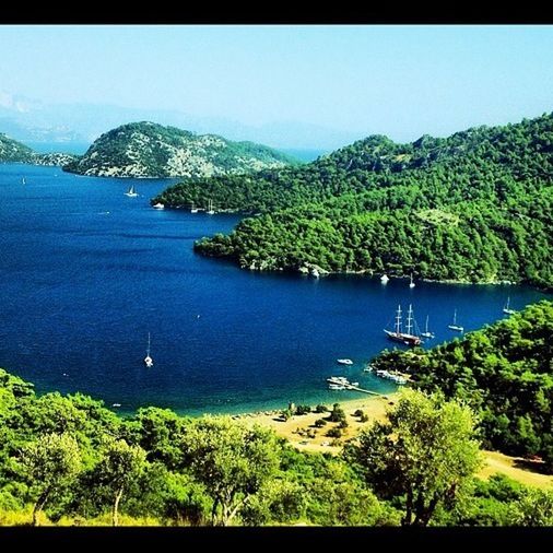 water, sea, mountain, tranquil scene, tree, clear sky, tranquility, scenics, blue, beauty in nature, nautical vessel, nature, boat, coastline, idyllic, high angle view, copy space, transportation, green color, day