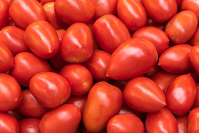 Red tomatoes in the market