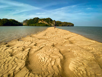 Sand dunes in the middle of the sea will emerge when the tide is low.