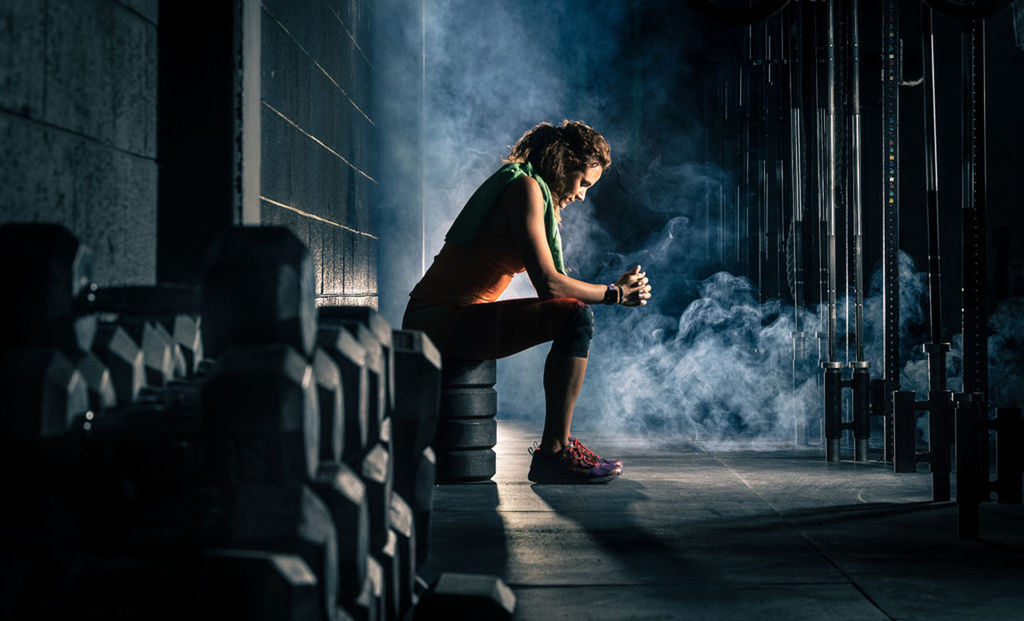 smoke - physical structure, lifestyles, determination, exercising, architecture, adult, young adult, healthy lifestyle, one person, clothing, sports clothing, full length, strength, sport, side view, running, men, day, effort