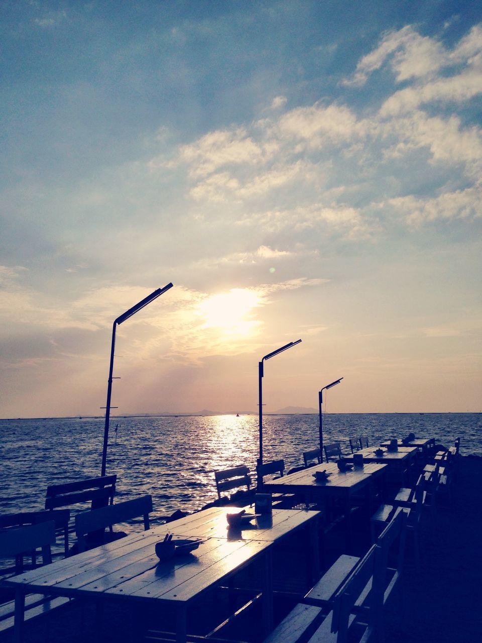 sea, horizon over water, water, sky, sunset, scenics, tranquility, tranquil scene, beauty in nature, nature, beach, cloud - sky, idyllic, shore, cloud, orange color, sunlight, street light, outdoors, silhouette