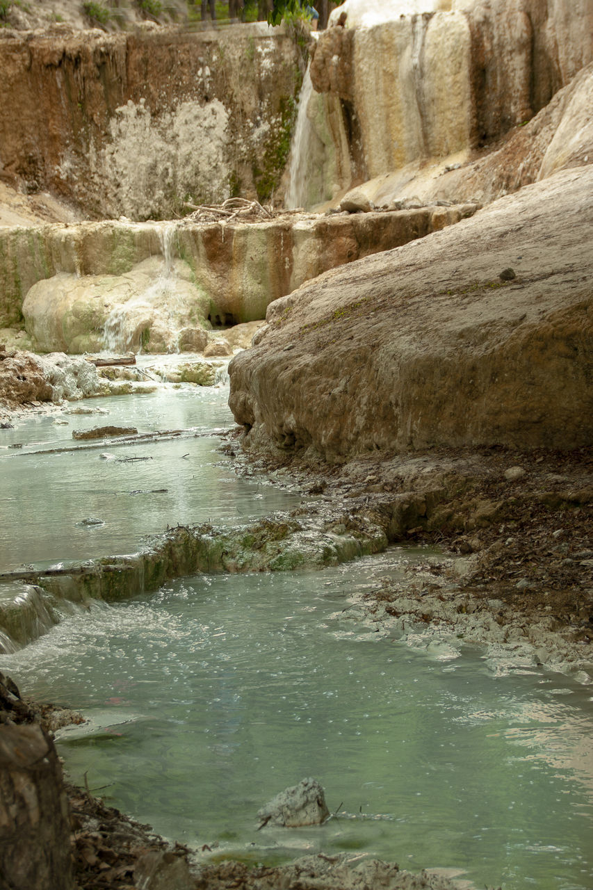 SCENIC VIEW OF ROCKS IN RIVER