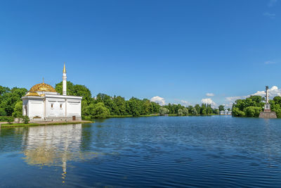 View of great pond with turkish bath and chesme columnv in catherine park, tsarskoye selo, russia