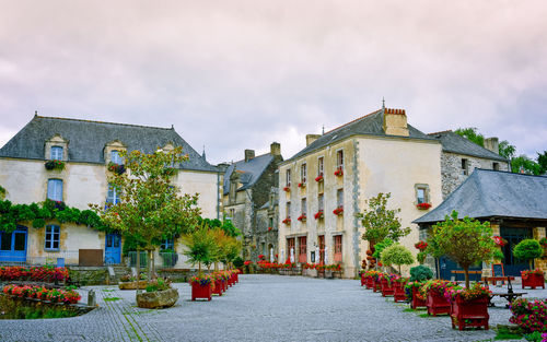 Street and colourful ancient houses in rochefort-en-terre, french brittany