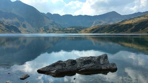 Scenic view of lake and mountains against sky