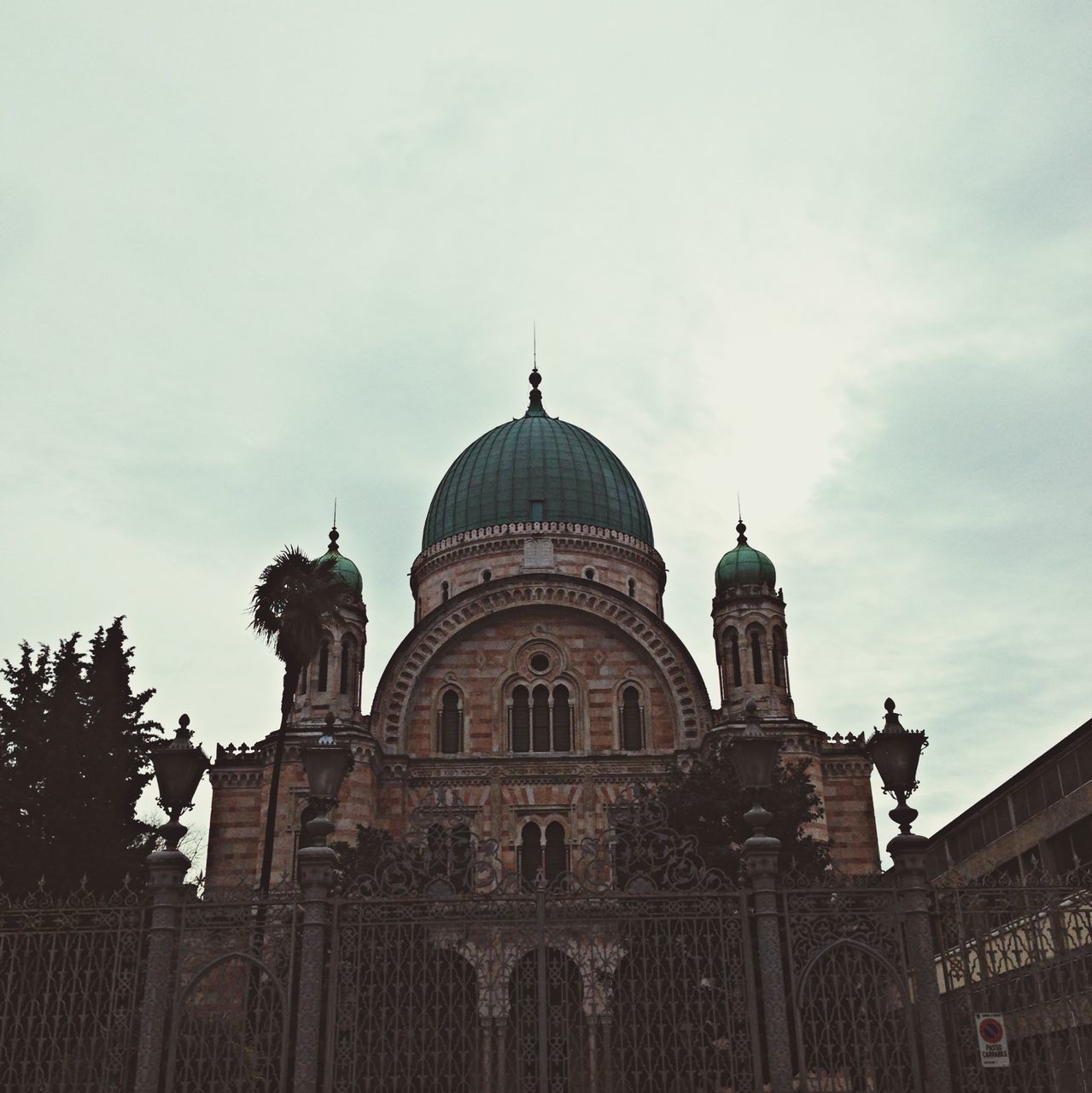 architecture, building exterior, built structure, low angle view, sky, dome, place of worship, religion, church, spirituality, history, cloud - sky, famous place, arch, travel destinations, facade, cathedral, cloud