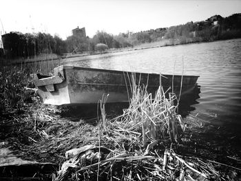 Abandoned boat in lake against sky