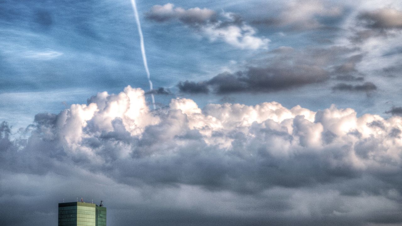 sky, cloud - sky, low angle view, cloudy, weather, cloud, sunbeam, building exterior, nature, cloudscape, beauty in nature, built structure, architecture, overcast, storm cloud, scenics, outdoors, sunlight, no people, sun