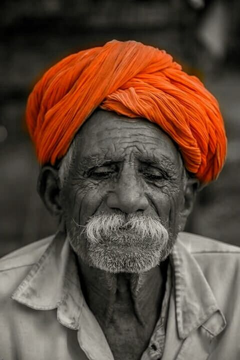 CLOSE-UP PORTRAIT OF A MAN WEARING MASK