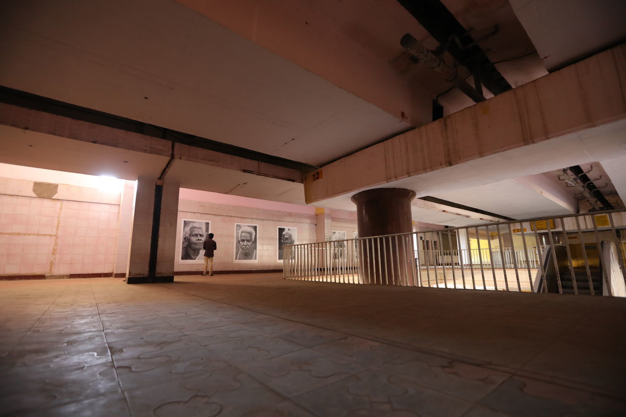 VIEW OF EMPTY CORRIDOR OF BUILDING