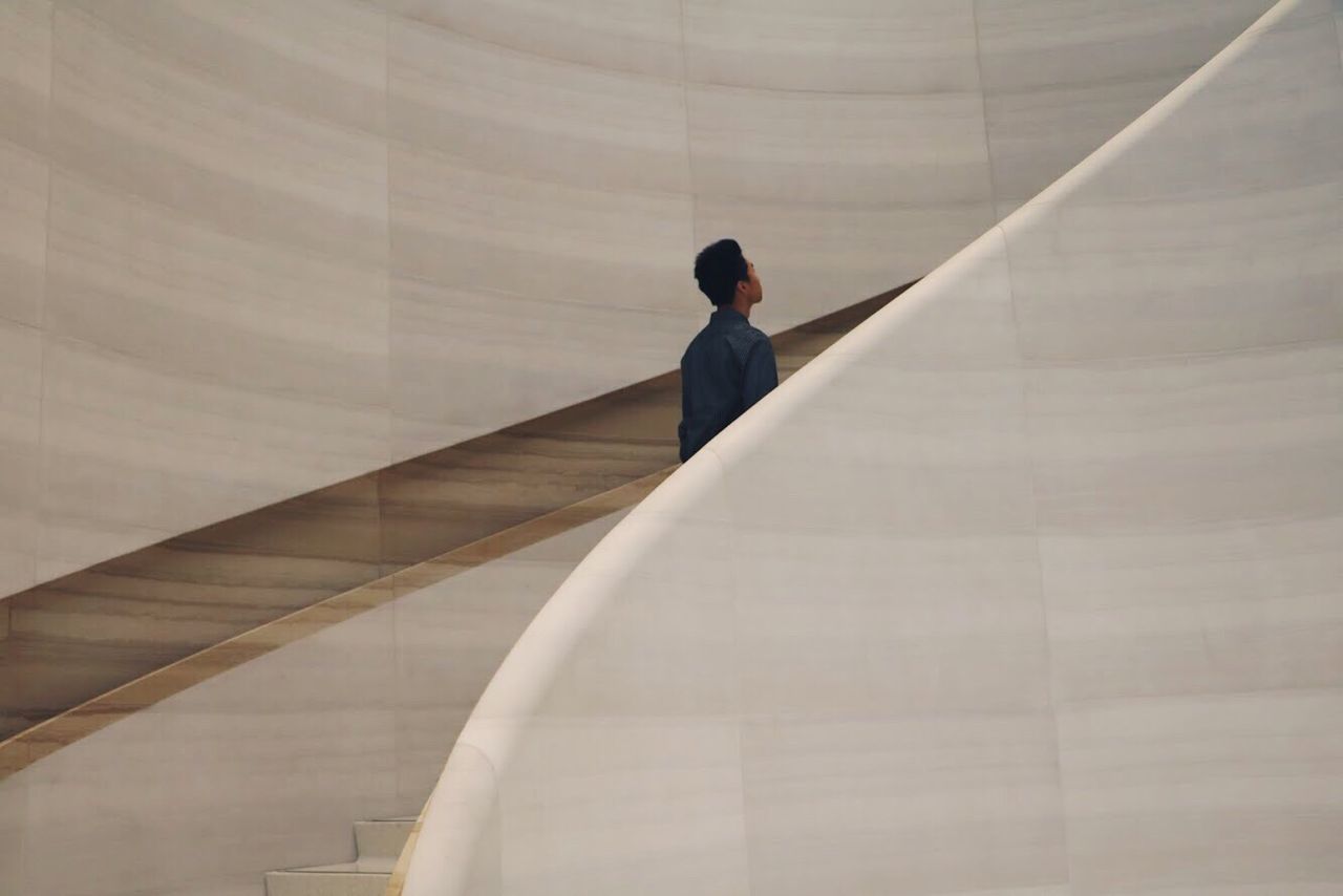 FULL LENGTH REAR VIEW OF MAN ON STEPS