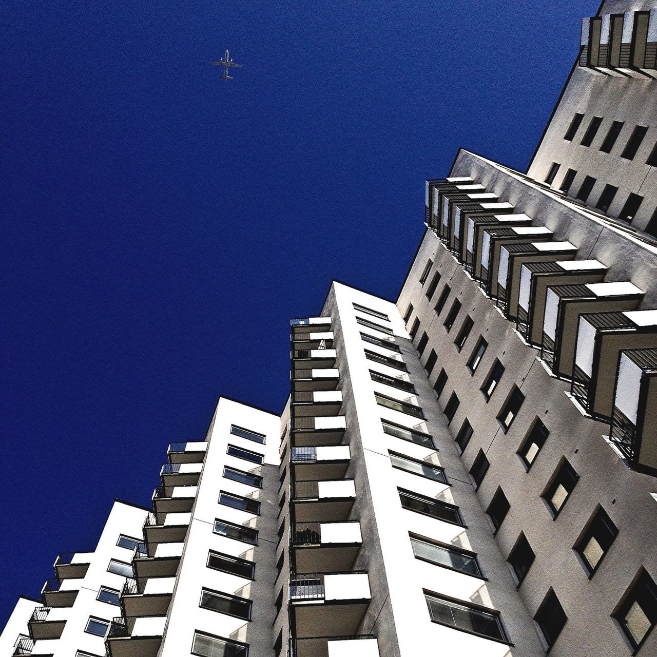 building exterior, architecture, built structure, low angle view, clear sky, city, skyscraper, tall - high, blue, modern, office building, building, tower, window, tall, day, residential building, outdoors, city life, sky