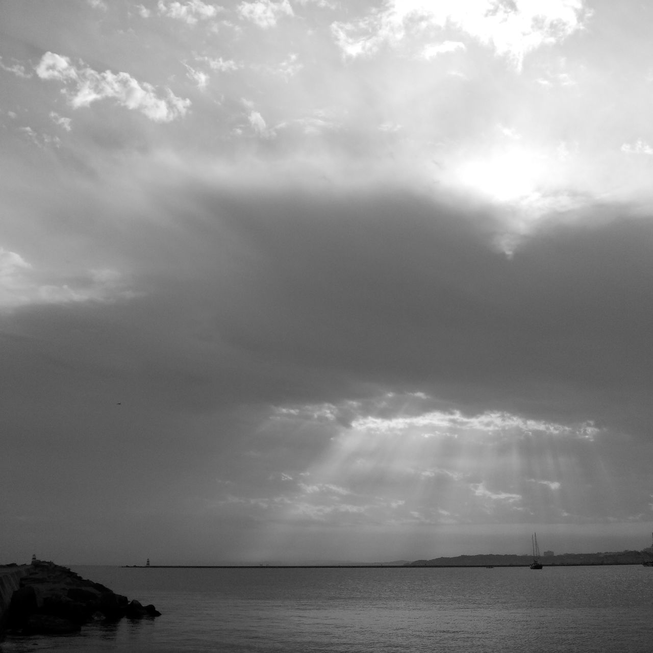 SCENIC VIEW OF CALM SEA AGAINST SKY