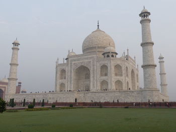 Side view of taj mahal built by shah jahan in 1632 - 1653 as sun starts to rise, agra, india 2019