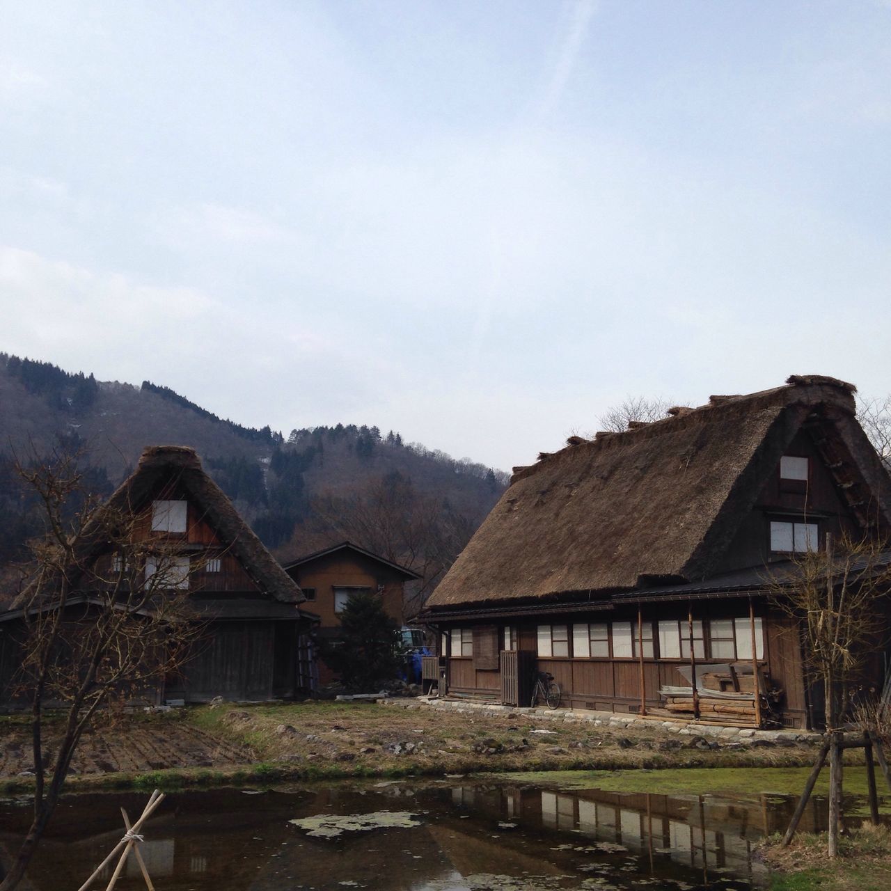 architecture, building exterior, built structure, house, residential structure, sky, residential building, window, roof, day, tree, outdoors, no people, mountain, town, clear sky, nature, old, residential district, building