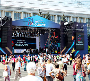 crowd