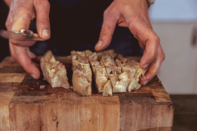 Preparing an empanada