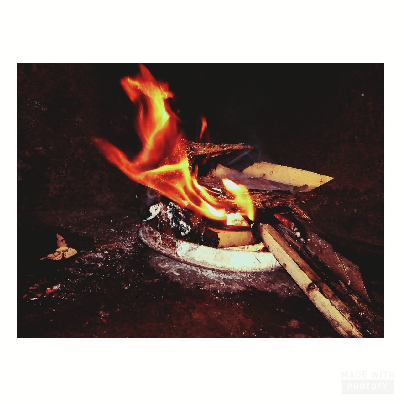 CLOSE-UP VIEW OF BONFIRE AT NIGHT