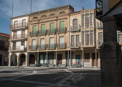 Building by street in city