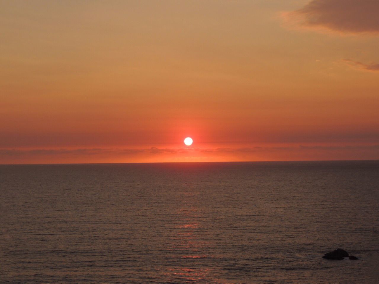 sunset, scenics, sea, sky, beauty in nature, horizon over water, sun, reflection, tranquility, idyllic, nature, tranquil scene, outdoors, no people, moon, astronomy, water, solar eclipse