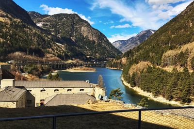 Panoramic view of lake and mountains against sky