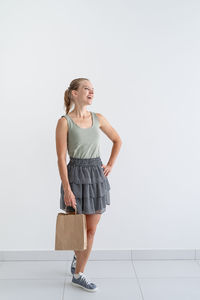 Online shopping concept. young smiling woman holding eco friendly shopping bags and credit card