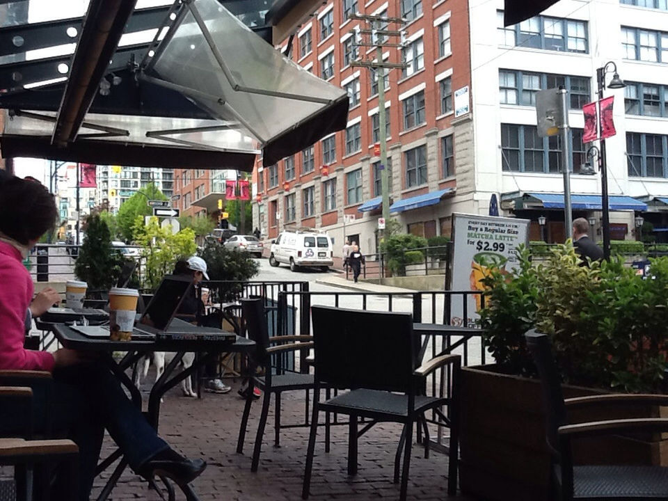 chair, table, building exterior, men, built structure, architecture, city, person, restaurant, lifestyles, city life, sitting, sidewalk cafe, leisure activity, cafe, day, sunlight, street, window