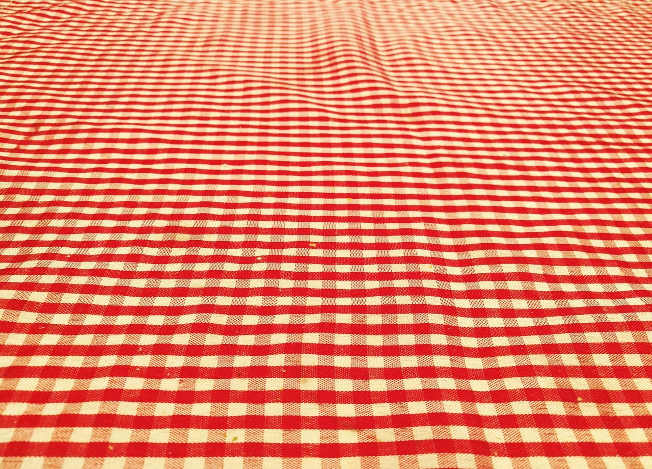 FULL FRAME SHOT OF RED PATTERN