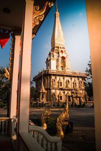 Statue of historic building against sky