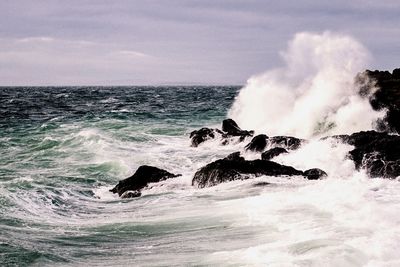 Waves splashing on rocks