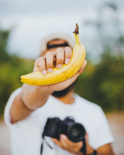 Close-up of hand holding fruit