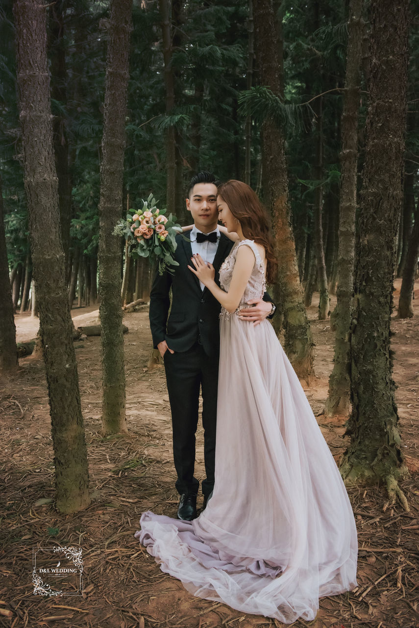 tree, plant, real people, full length, young adult, lifestyles, young women, women, land, standing, wedding, clothing, celebration, leisure activity, adult, newlywed, tree trunk, bride, emotion, people, outdoors, couple - relationship
