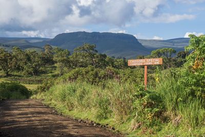 Scenic view of table mountain in chogoria route, mount kenya national park, kenya
