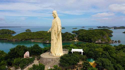 Statue of jesus christ on pilgrimage island in hundred islands national park, pangasinan