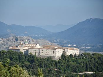 Montecassino panoramic view of buildings and mountains against sky