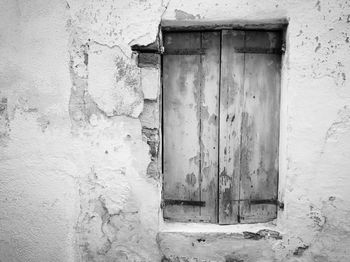 Full frame of closed wooden window