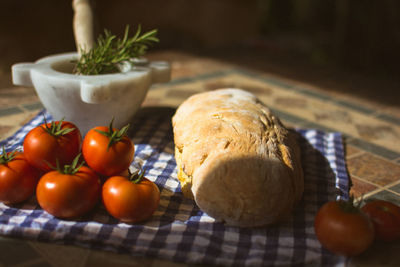 Close-up of bread and tomatoes on table