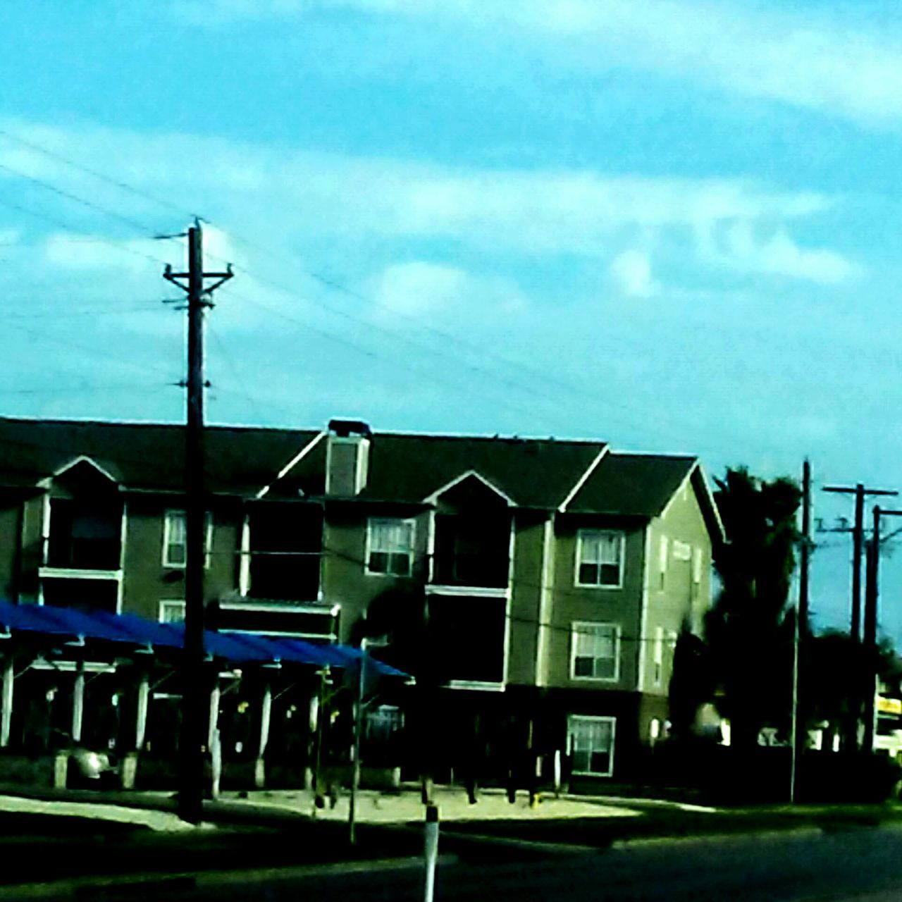 VIEW OF HOUSE AGAINST SKY