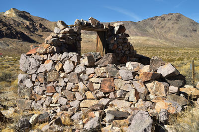 Stone wall on mountain against sky