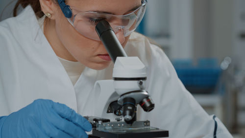 Female scientist experimenting at lab