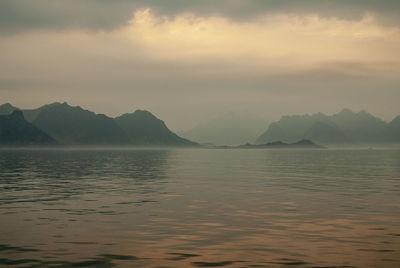 Scenic view of artic sea against sky during midnight sun 