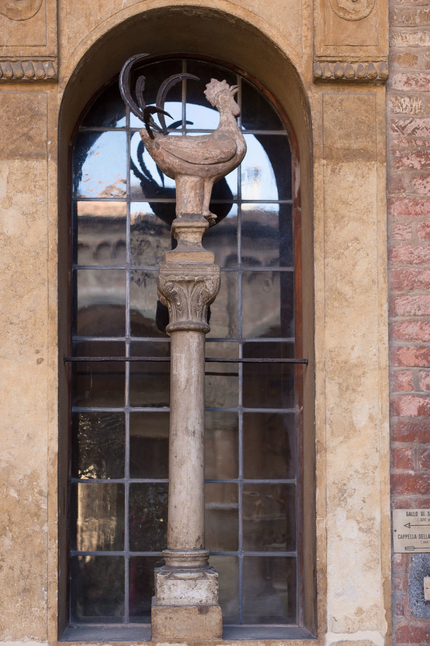 LOW ANGLE VIEW OF OLD WINDOW ON BUILDING