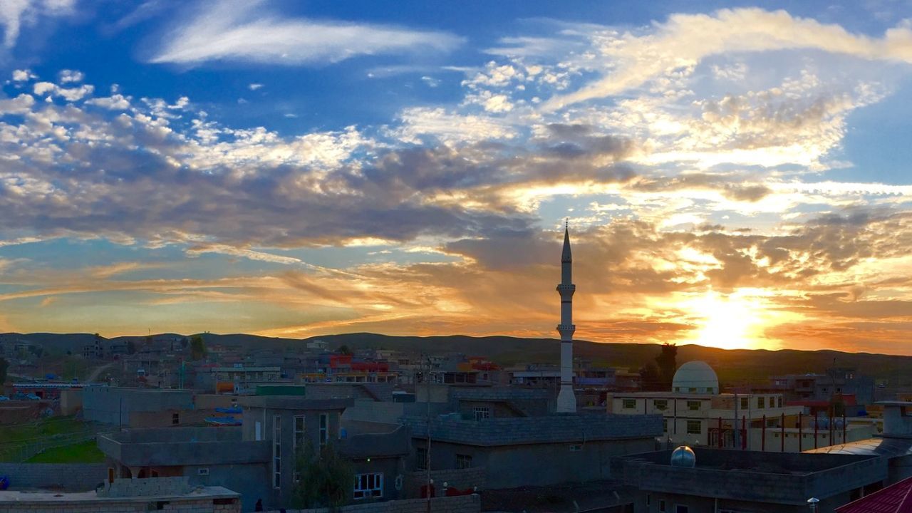 VIEW OF CITYSCAPE AT SUNSET