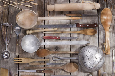 Various kitchen utensils hanging on wood