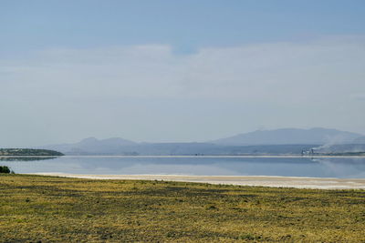 Scenic lake in the arid landscapes of lake magadi, rift valley, kenya