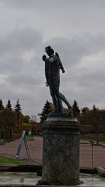 Statue against sky