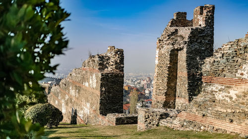 Old ruin building against sky