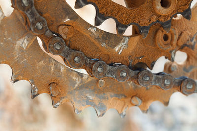 Close-up of rusty bicycle chain 