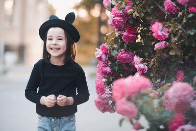 Portrait of smiling young woman holding bouquet